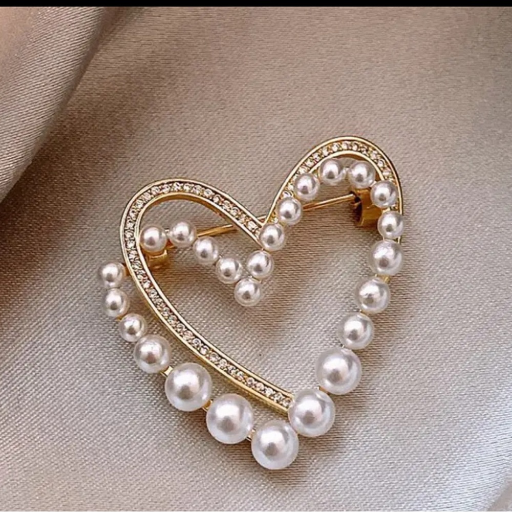 Elegant Faux Pearl Heart-shaped Brooch Pin